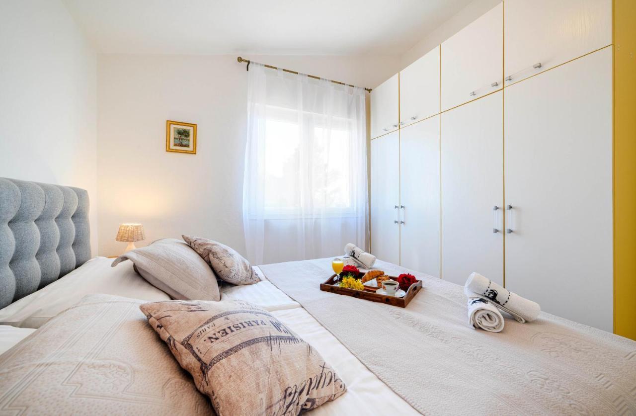 Apartment Busac Zaboric Bagian luar foto